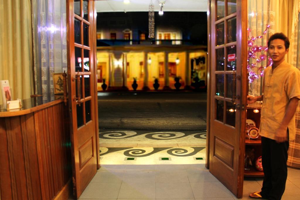 Crystal Palace Hotel Rangún Exteriér fotografie